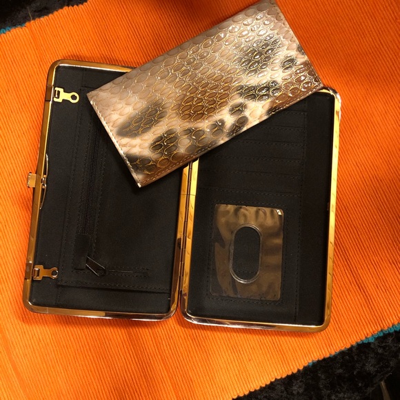 Crossbody Hard Wallet - Picture 3 of 3